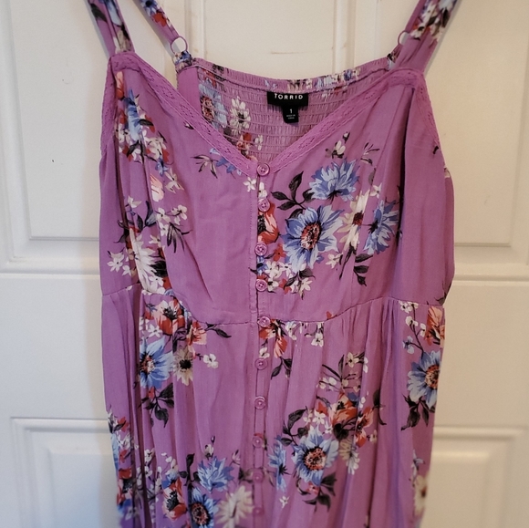 Torrid Floral Lavender Tank Top - Picture 2 of 3